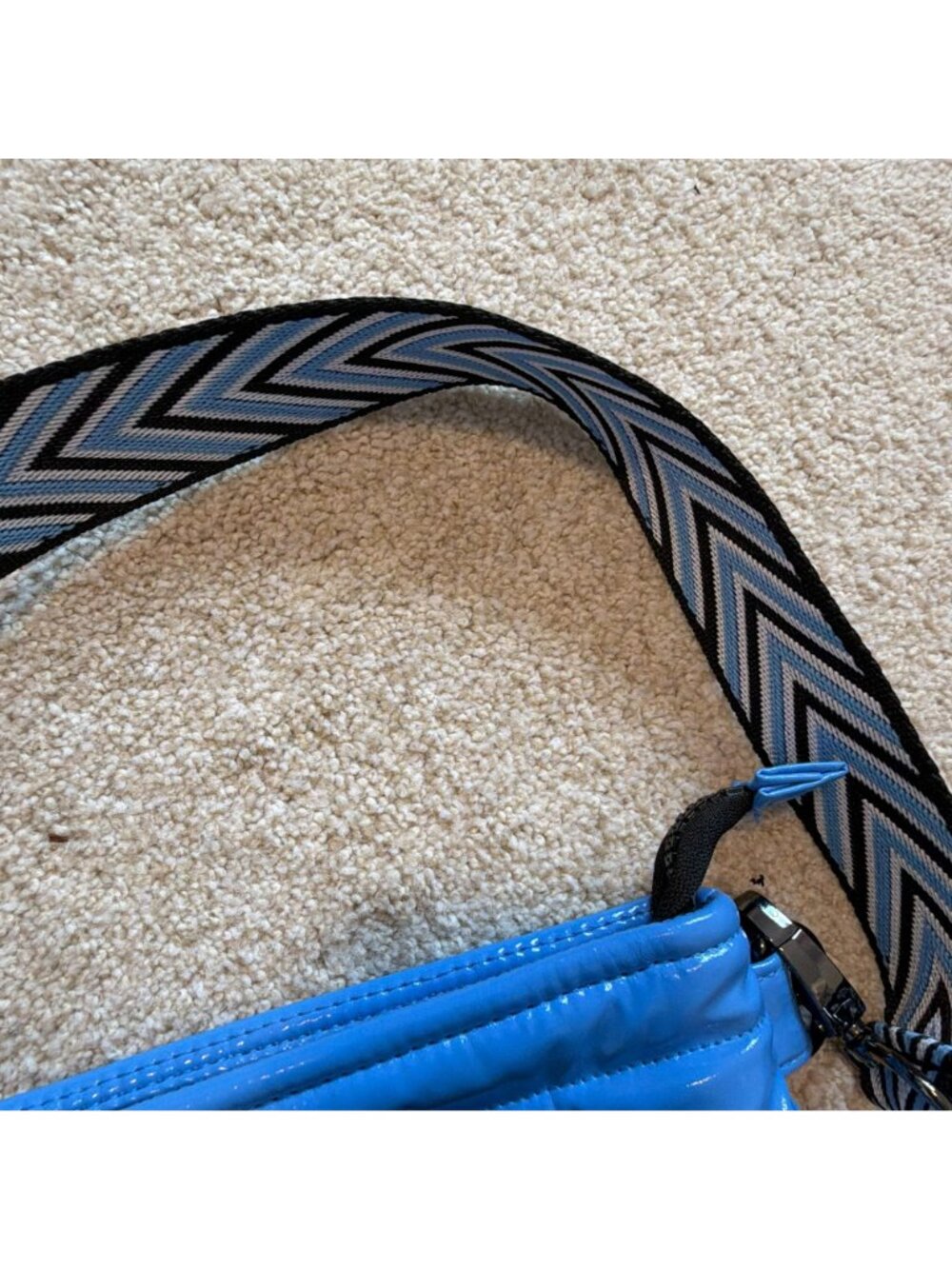 Think Royln Bank Street Bright Blue Quilted Puffer Crossbody Purse Chevron Strap - Picture 8 of 8
